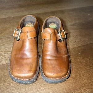 Earth Spirit women Sz 8 Brown leather slip on clog style Shoe